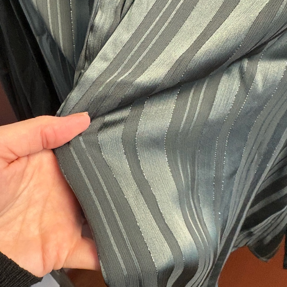 Chic Forest Green Striped Blouse - Picture 6 of 7